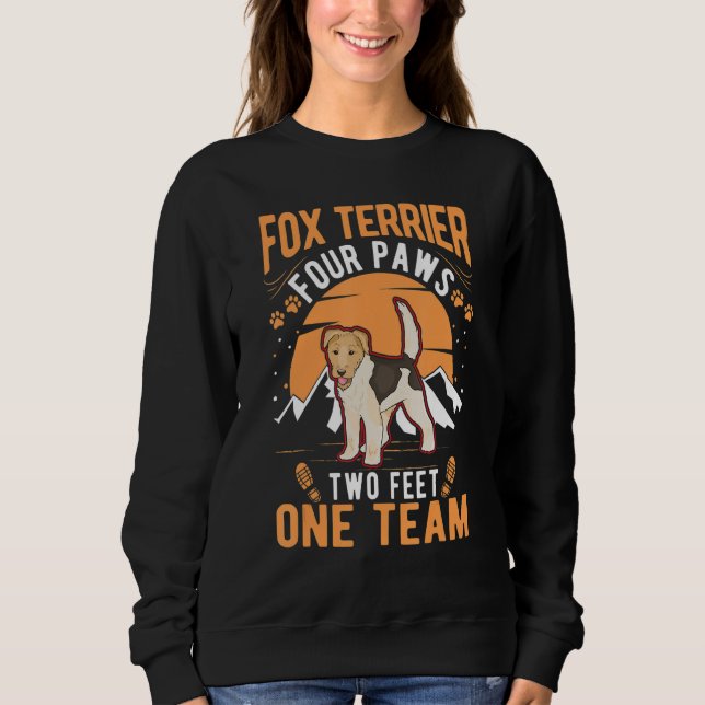 Fox Terrier four paws two feet one team Fox Terrie T Shirt (Framsida)