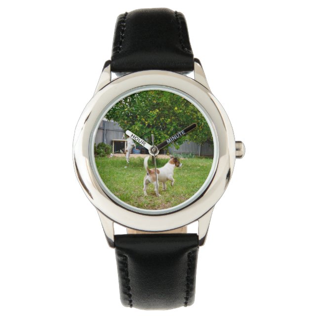Fox Terrier i trädgården. Armbandsur (Framsida)