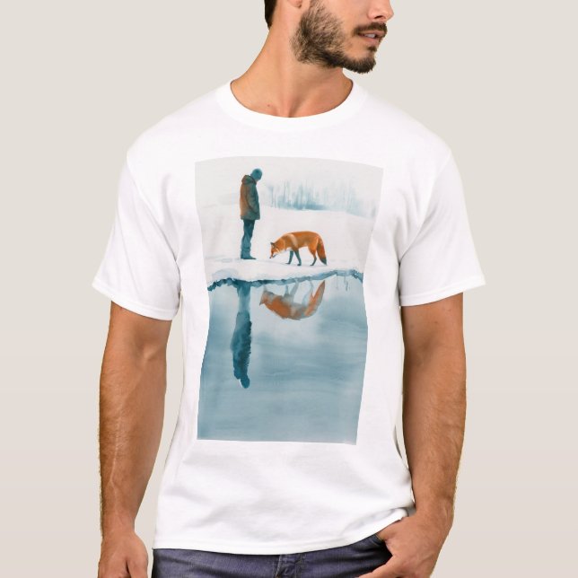 Fox Walking Beside Snö River Reflection T-Shirt (Framsida)