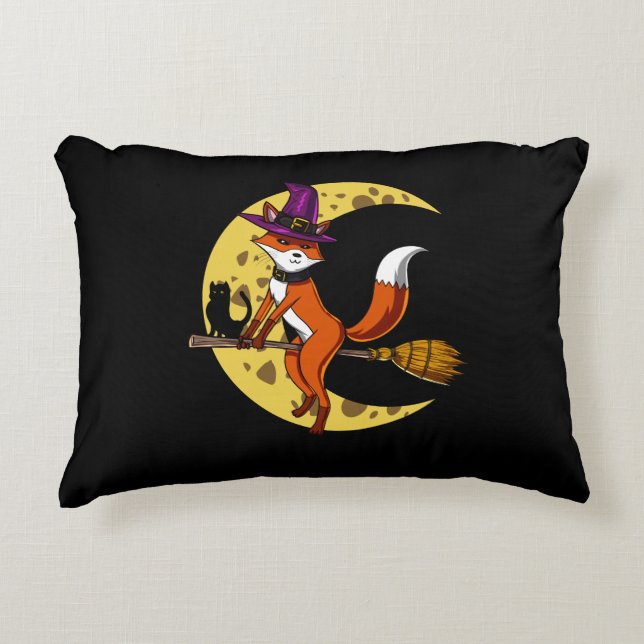 Fox Witch RIding A Broom Funny Halloween Animal Prydnadskudde (Framsidan)