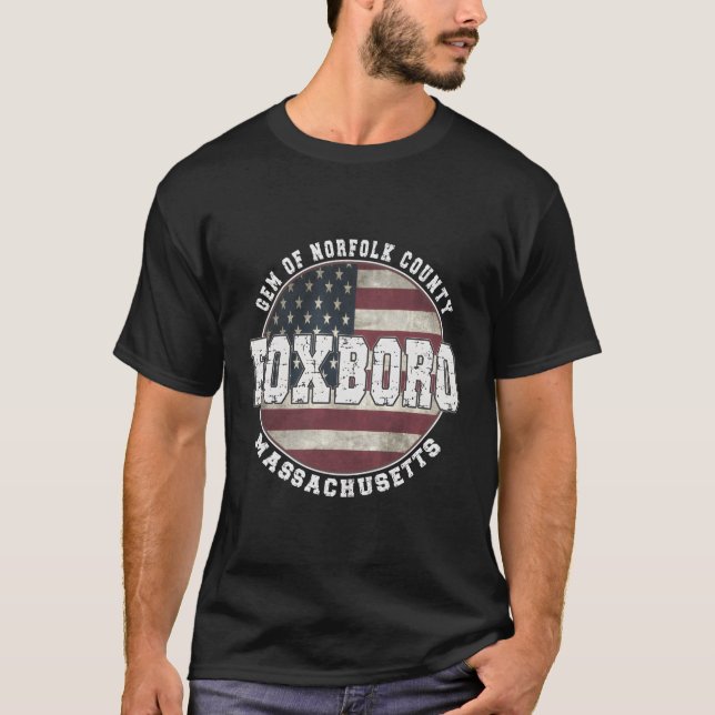 Foxboro Massachusetts American Flagga T Shirt (Framsida)