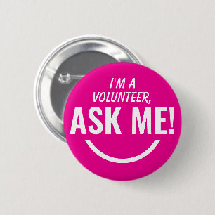Fråga mig Neon Rosa Volunteer Badge Pinback Knapp