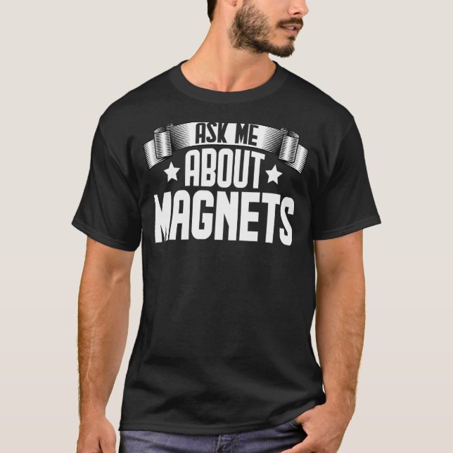 Fråga mig om Magnetite Magnetite Magnetism T Shirt (Framsida)