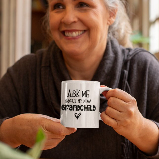 Fråga mig om min nya originaltext för Grandchild B Kaffemugg (Skapare uppladdad)