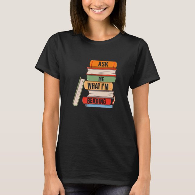 Fråga mig vad jag läser Bok-apparat T Shirt (Framsida)