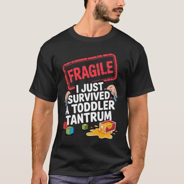 Fragile I Överlevt en Småbarn Tantrum-funny föräld T Shirt (Framsida)