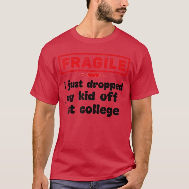 Fragile jag släppte av mitt Kid på College Lungny T Shirt (Framsida)