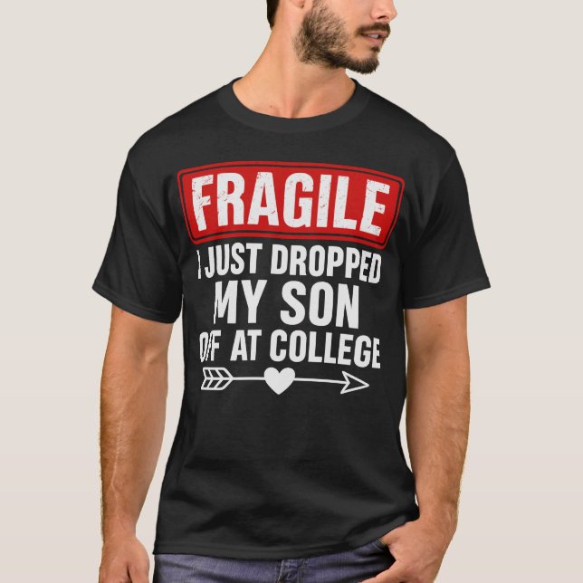 Fragile Mamma som lämnar son vid College T Shirt (Framsida)