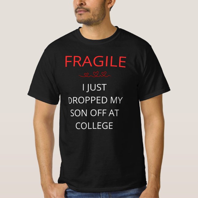 Fragilin jag släppte min son på college. t shirt (Framsida)