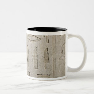 Fragment av en hieroglyphic inskrift Två-Tonad mugg