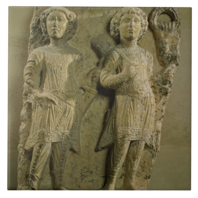 Fragment av enlättnad platta som visar sålda två kakelplatta (Framsidan)