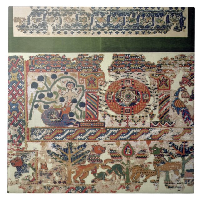 Fragment av textilen som visar Jonah och val Kakelplatta (Framsidan)