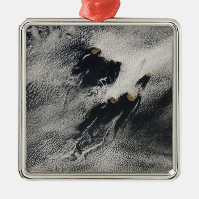 Frakt-vågformade vågmoln och molnvlar julgransprydnad metall (Framsidan)