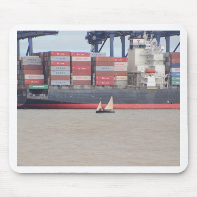 Frakten Tiny Yacht and Huge Container Musmatta (Framsidan)