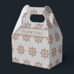 Fraktens Wheel Nautical Hans Party Favor Tack Presentaskar<br><div class="desc">Nautical party eller bröllopsaffär i grått med fraktens hjul mönster. "Tack"-texten skrivs ut längst fram som en mall och rutan fylls i för att skapa ett handtag. Masculine grått färg med brunt hjul som täcker lådan. Fyll den här roligtens lilla låda med party favors för gäster.</div>