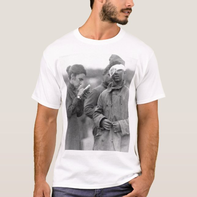 Frälsningsarménarbetarhandstil som en le till _War Tee Shirt (Framsida)