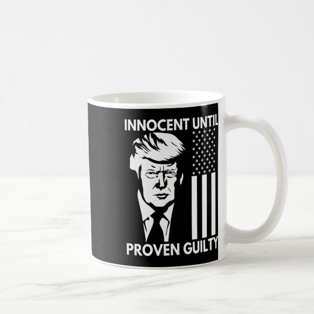 Fram till den beprövade trumpen Mugshot 2024 USA f Kaffemugg (Höger)