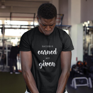 Framgången har inte uppnåtts på grund av motivatio t shirt