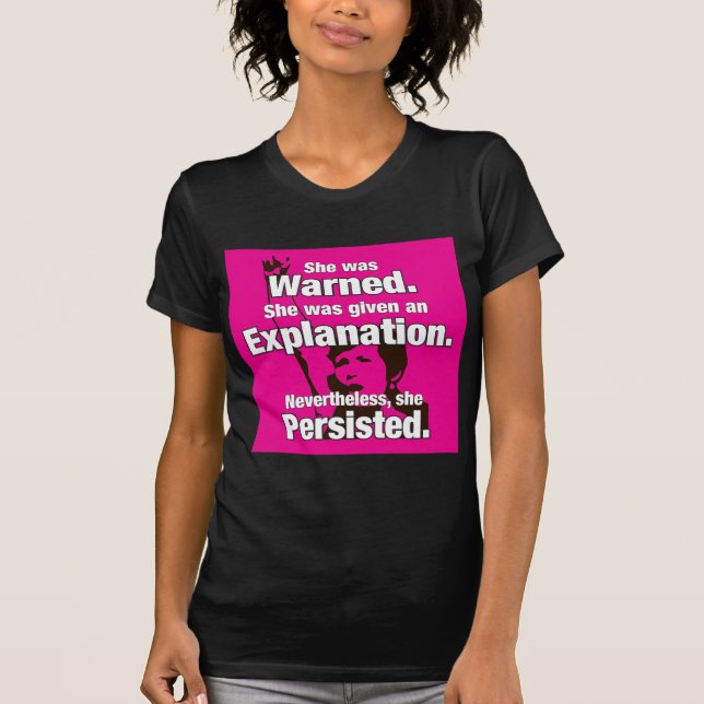 "Framhärdade hon!", T-tröja Tee (Framsida)