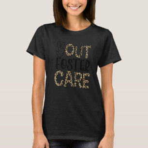 Främja Sarkastic Peace out Foster Care Adoption T Shirt