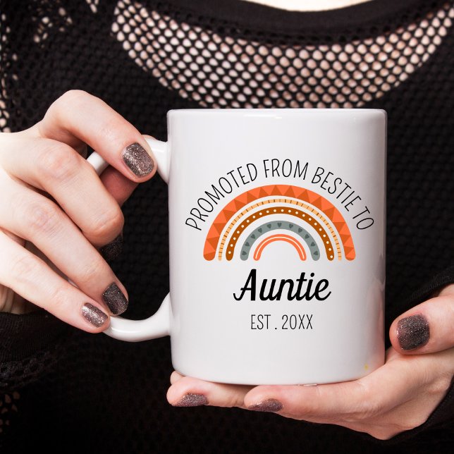 Främjad från Bestie till Auntie Est 2024 New Aunti Mugg (Skapare uppladdad)