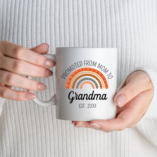 Främjad från Mamma till Grandma Est 2024 New Grand Mugg (Skapare uppladdad)