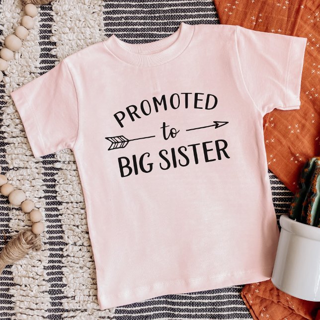 Främjad till Big Sister Nyfödd bebis-kungörelsen T Shirt (Skapare uppladdad)