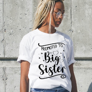 Främjad till BIG Sister. Redigerbart namn T Shirt