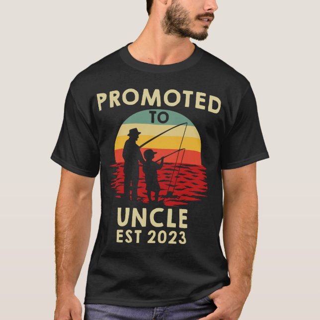 Främjad till fiske av tunga 2023 Baby T Shirt (Framsida)