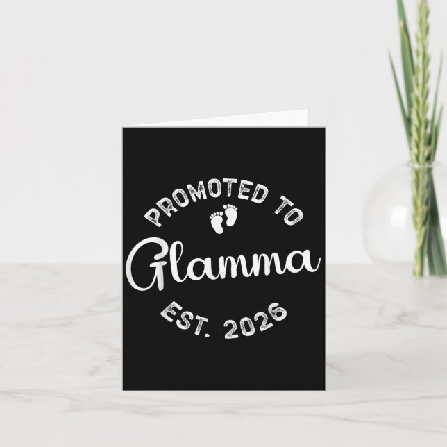 Främjad till Glamma Est 2026 New Grandma Mor Da Kort (Framsida)