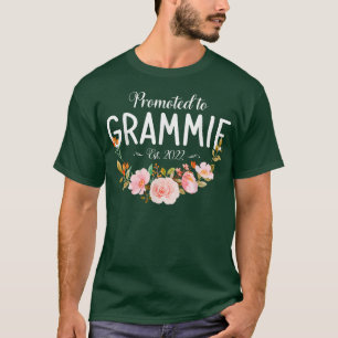 Främjad till Grammie Est 2022 Kvinnor blomstrar fö T Shirt