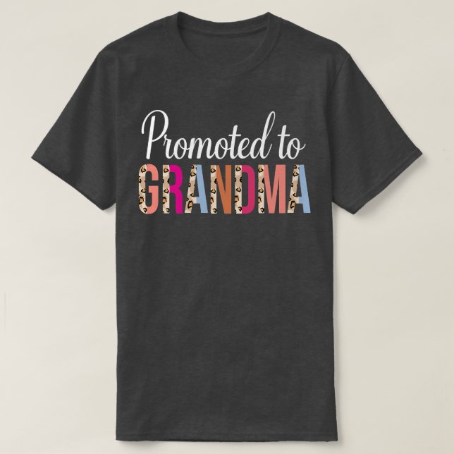 Främjad till "Grandma Gravid Notification Leopard" T Shirt (Design framsida)