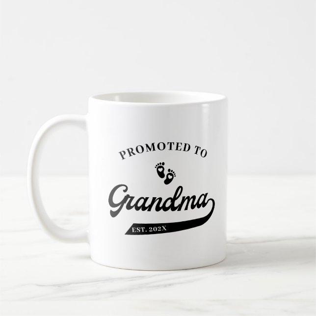 Främjad till Grandma Gravid Notification Mugg (Vänster)