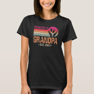 Främjad till Grandpa Est 2023 T Shirt