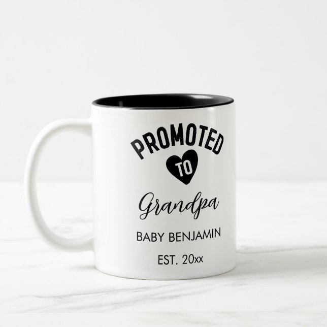 Främjad till Grandpa Personlig Baby Namn Två-Tonad Mugg (Vänster)