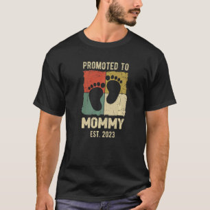 Främjad till Mamma Est 2023 Baby Feet Gravid Ann T Shirt