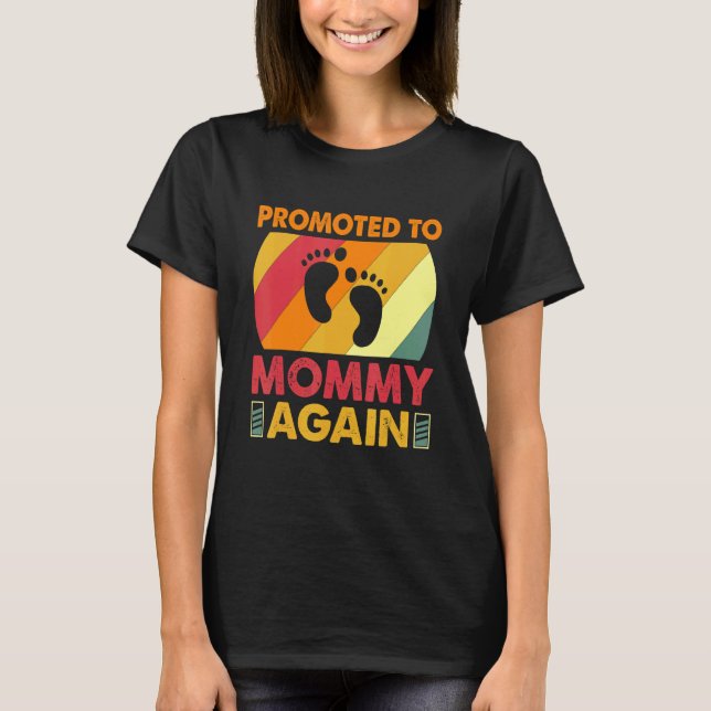 Främjad till Mamma på nytt Mamma Gravid Announceme T Shirt (Framsida)