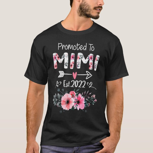 Främjad till Mimi Est 2022 Flower Mors dag T Shirt (Framsida)