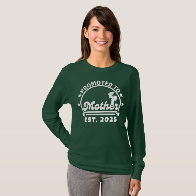 Främjad till Mor Est. 2025 - Ny mamma-Gravid T Shirt (Hel framsida)