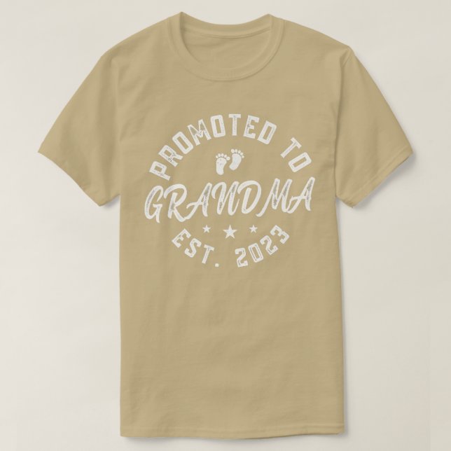 Främjad till mormor 2023  t shirt (Design framsida)