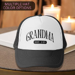 Främjad till mormor Est 2025 mormödrar Kärlek Keps<br><div class="desc">Den här enkla designen har "morma" i svart böjd text med "est". 2025" i vit text,  för att mammor ska bli ett nytt mormor det nya året,  också underbart som en överraskningsgåva till graviden.</div>