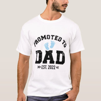 Främjad till pappa 2022 T-Shirt