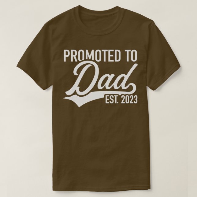 Främjad till pappa 2023 t shirt (Design framsida)