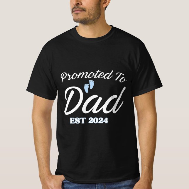 Främjad till pappa est 2024 t shirt (Framsida)