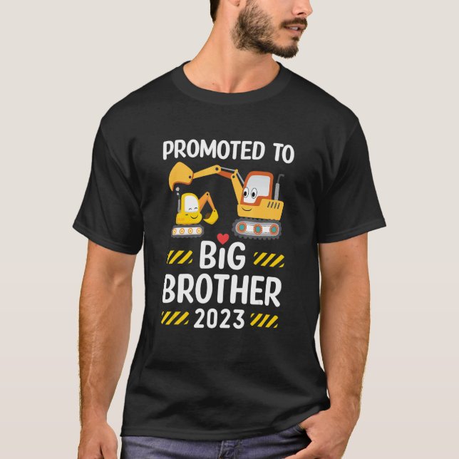 Främjad till storebror 2023 Excavator Boys Siblin T Shirt (Framsida)