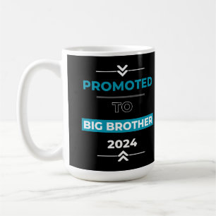 Främjad till storebror 2024 kaffemugg