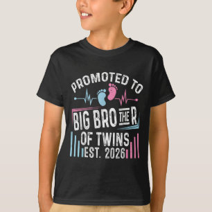 Främjad till storebror av Twillingar Est 2026 Baby T Shirt