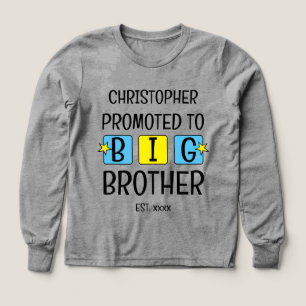 Främjad till storebror namn:s blåa gult t shirt