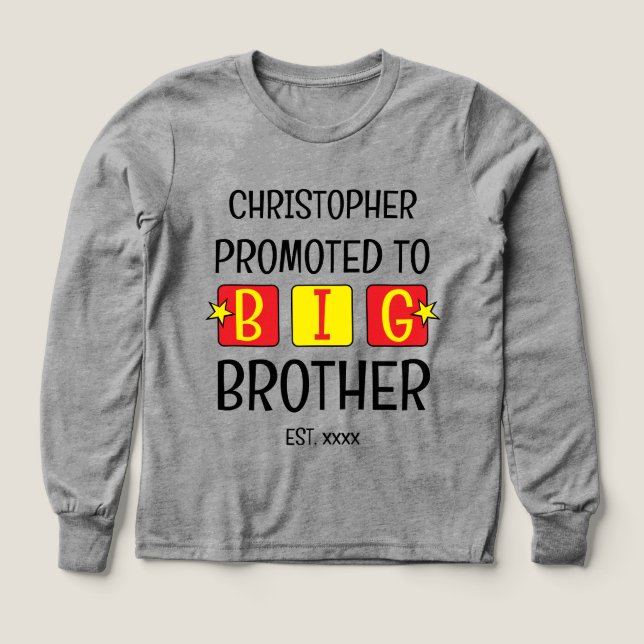 Främjad till storebror namn:s rödårsdag gult t shirt (Design framsida)