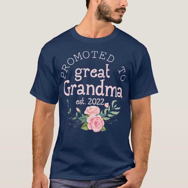 Främjad till Underbar Grandma Est 2022 Första gång T Shirt (Framsida)